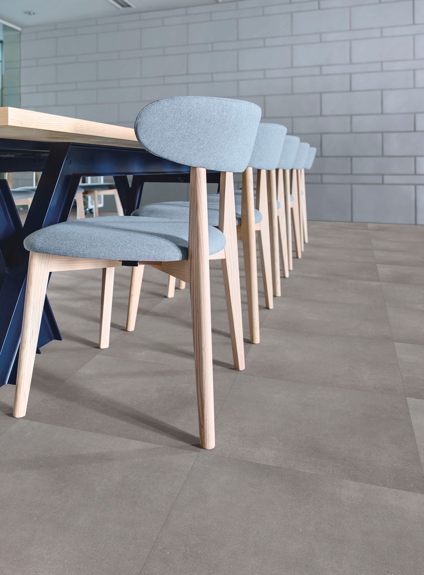 X-treme - Restaurant en horeca met grijze betonlook op vloer, Aleluia
