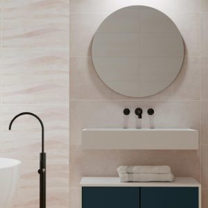 Silkstone - Badkamer met lichte marmerlook op wand, Pamesa