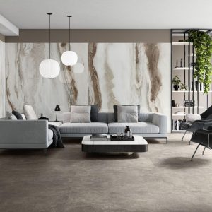 Nebula - Woonkamer met bruine marmerlook en betonlook op wand en vloer, Pamesa