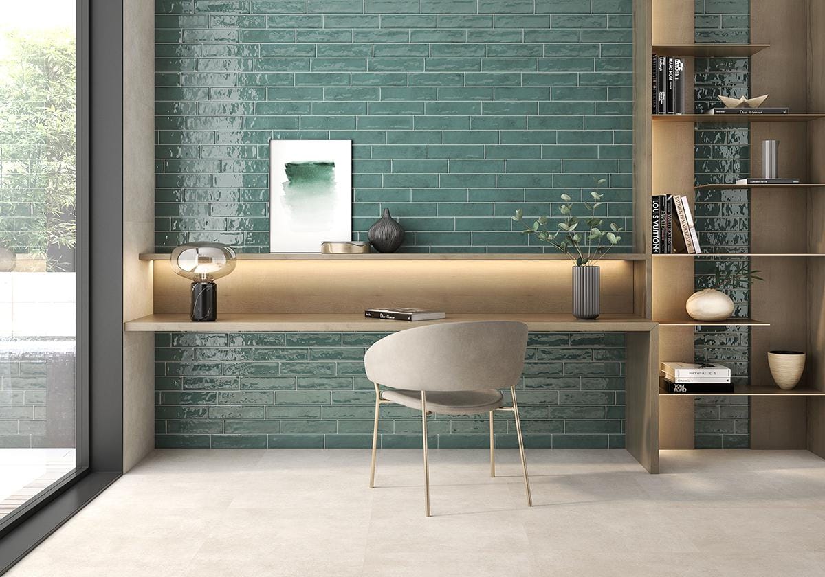 Origin Grace - Kantoor en werkkamer met blauwgroene geglazuurde kleurtegel op accentwand, Pamesa