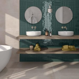Origin Mayfair - Badkamer met groene kleurtegel en witte marmerlook op wand en vloer, Pamesa