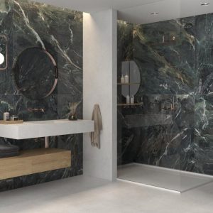 Lux Euphoria - Badkamer met donkergroene marmerlook op wand, Pamesa