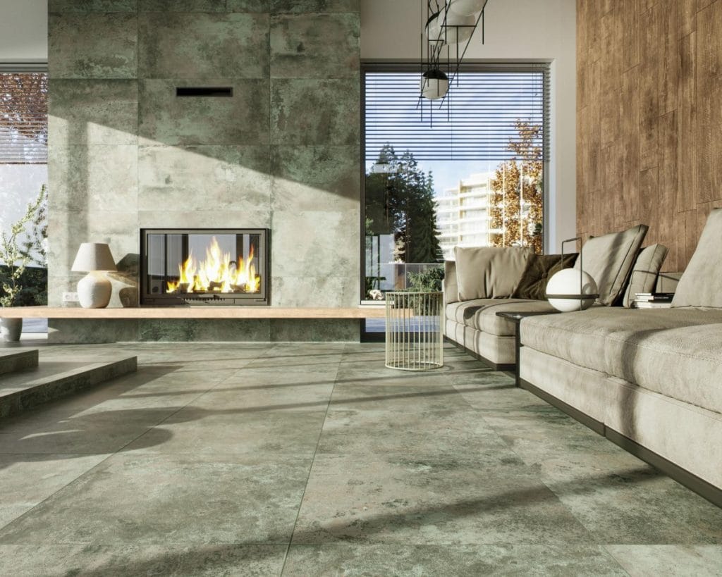 Metal - Woonkamer met groene natuursteenlook en houtlook op vloer en wand, Pamesa