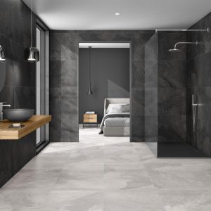 Rhin - Badkamer met donkergrijze steenlook op vloer en wand, Pamesa