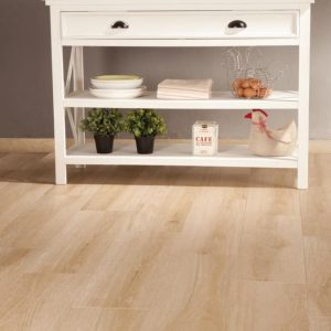 Bosque - Woonkamer met lichte houtlook op vloer, Pamesa