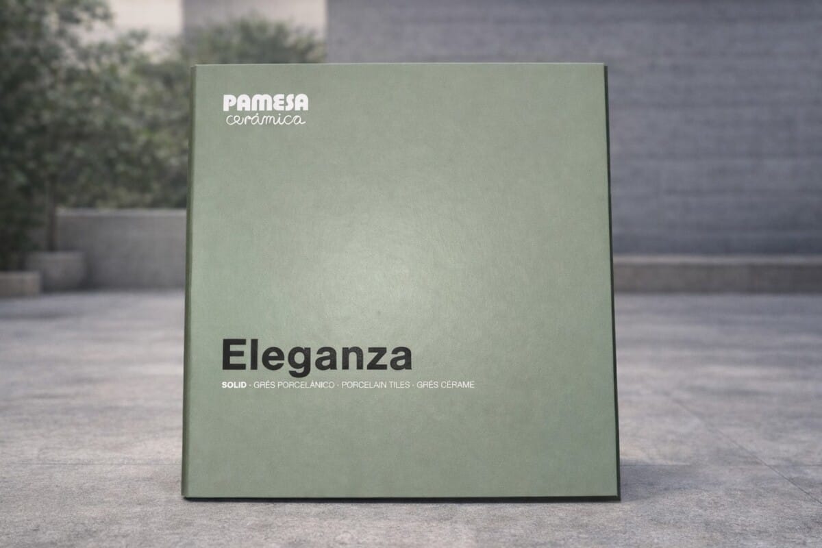 Gesloten monstermap van ELEGANZA, Pamesa