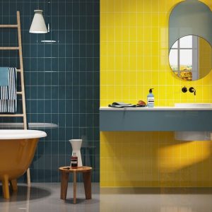 Basic Ruby - Badkamer met gele en donkergroene kleurtegel op wand, Ceragni