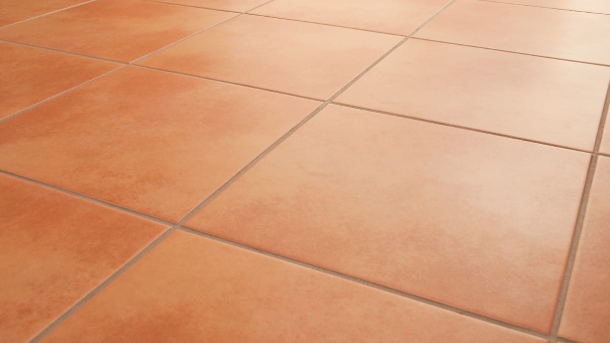 Authentieke terracotta tegels in warme aardetinten voor een projectvloer