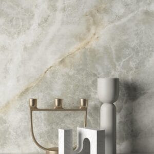 CR. Lux Noor - Materiaalvignet met lichte marmerlook op wand, blad, Pamesa