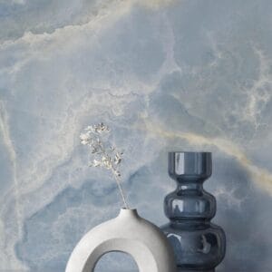 CR. Lux Noor - Materiaalpresentatie met blauwe onyxlook op plaatmateriaal, Pamesa