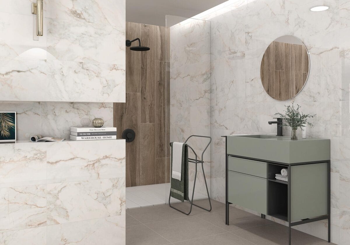 CR. Pisa - Badkamer met marmerlook en houtlook op vloer en wand, Pamesa