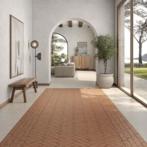 Nature - Hal en entree met terracotta visgraattegel en lichte betonlook op vloer, Pamesa