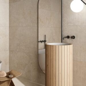 Rapolano Pietra Di - Badkamer met beige betonlook en houtlook op wand en vloer, Pamesa