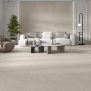Victoria - Serene woonkamer met een licht beige-grijze vloer en een rustige bijpassende hoofdwand, Pamesa