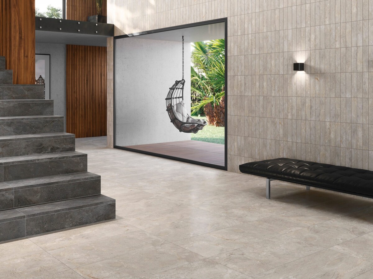 Stone Age - Hal en entree met lichte steenlook en houtlook op vloer en wand, Aleluia